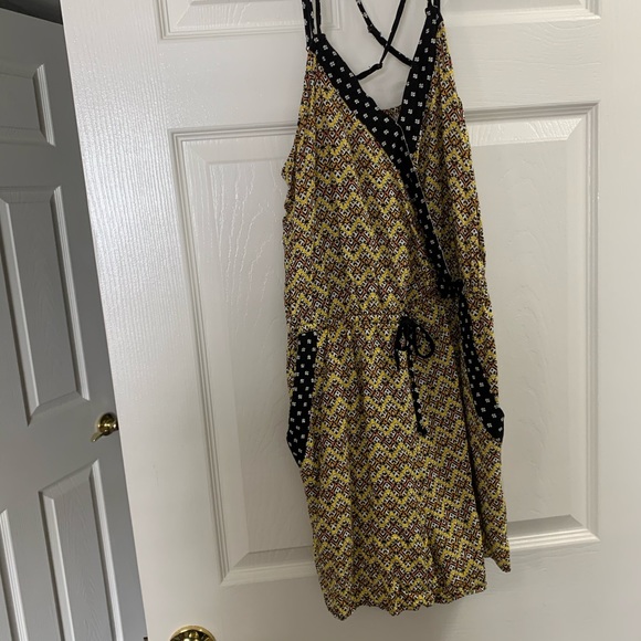 Romper - Picture 2 of 4